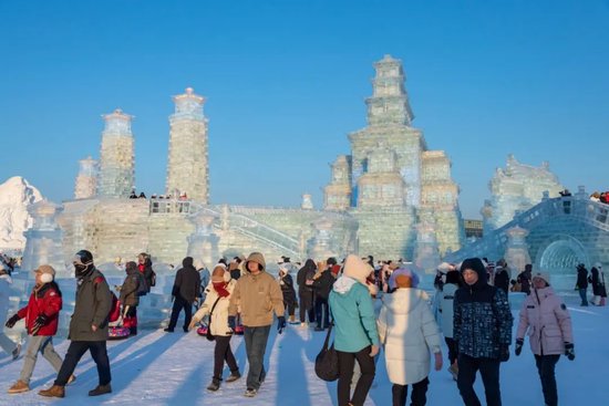 哈尔滨太火了！冰雪大世界门票卖光，洗浴中心挤满“南方宝宝”，省委副书记：要把握机遇 第3张