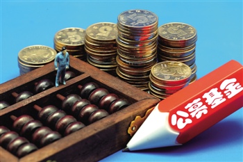 如何评估基金的风险管理策略？