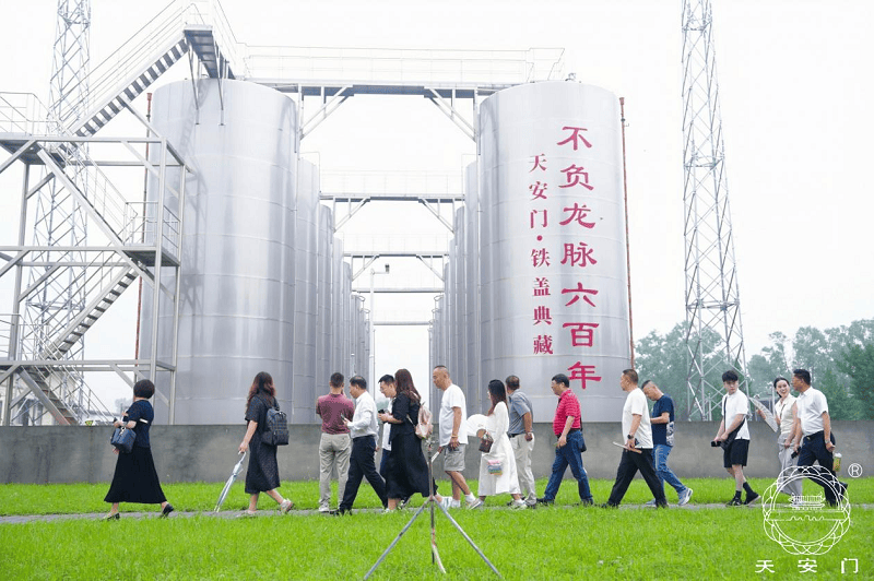 今年春节，为什么“铁盖天安门酒・步步高升”成了最有分量的一份礼？ 第4张