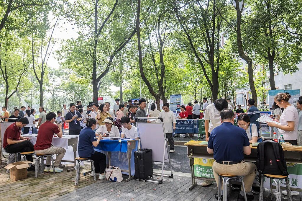 2026年高考专业“弃选榜”:会计学居首,人工智能也“遇冷”? 第1张 2026年高考专业“弃选榜”:会计学居首,人工智能也“遇冷”? 第1张