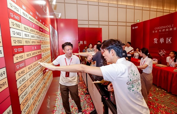 “沪八条”落地后首个周末:郊区再现“日光盘” 购房者“催更”房源 第1张 “沪八条”落地后首个周末:郊区再现“日光盘” 购房者“催更”房源 第1张