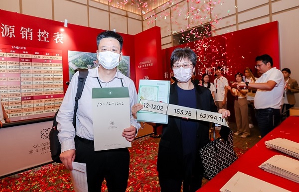 “沪八条”落地后首个周末:郊区再现“日光盘” 购房者“催更”房源 第2张 “沪八条”落地后首个周末:郊区再现“日光盘” 购房者“催更”房源 第2张